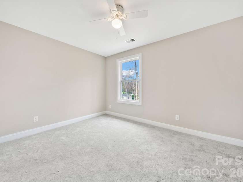452 Dawn Circle, Charlotte, NC 28213.  MLS# CAR4430090, YatesRealty ID 54760. 