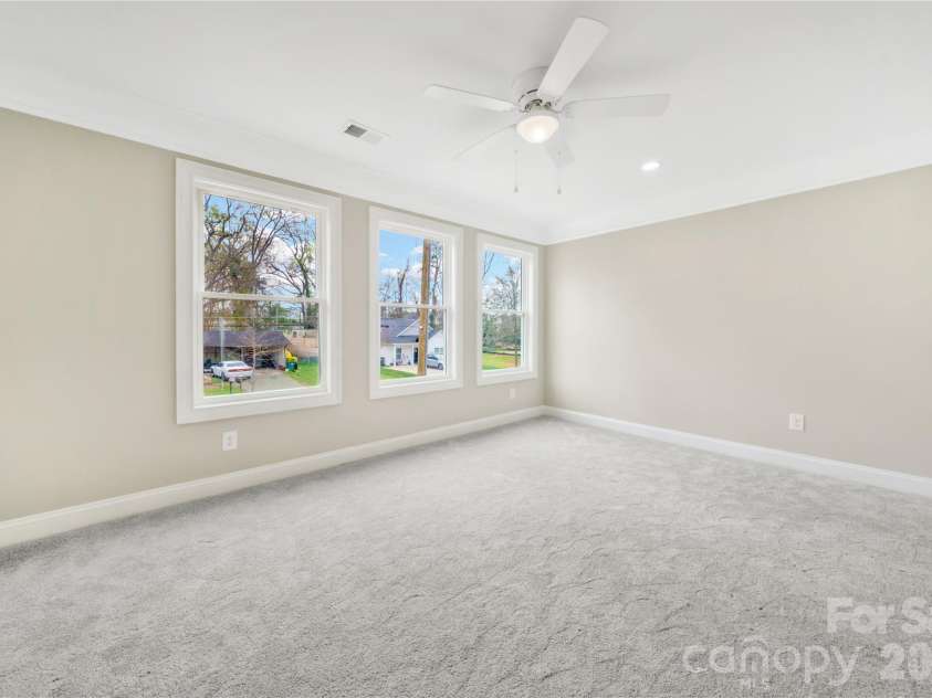 452 Dawn Circle, Charlotte, NC 28213.  MLS# CAR4430090, YatesRealty ID 54760. 