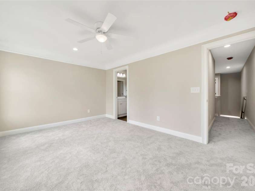 452 Dawn Circle, Charlotte, NC 28213.  MLS# CAR4430090, YatesRealty ID 54760. 