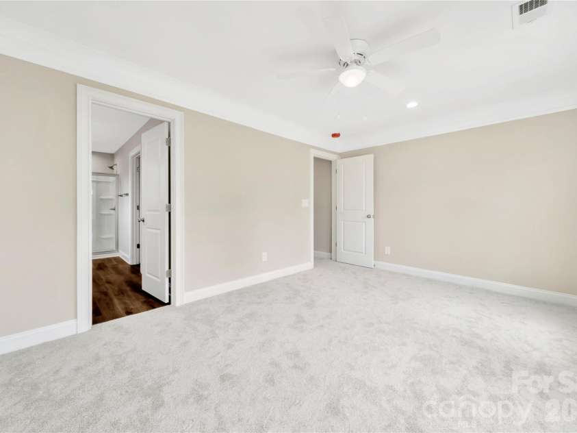 452 Dawn Circle, Charlotte, NC 28213.  MLS# CAR4430090, YatesRealty ID 54760. 