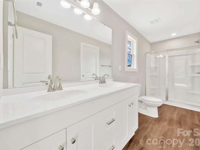 452 Dawn Circle, Charlotte, NC 28213.  MLS# CAR4430090, YatesRealty ID 54760. 
