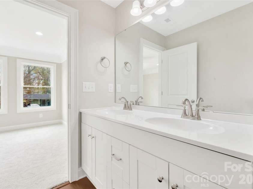 452 Dawn Circle, Charlotte, NC 28213.  MLS# CAR4430090, YatesRealty ID 54760. 