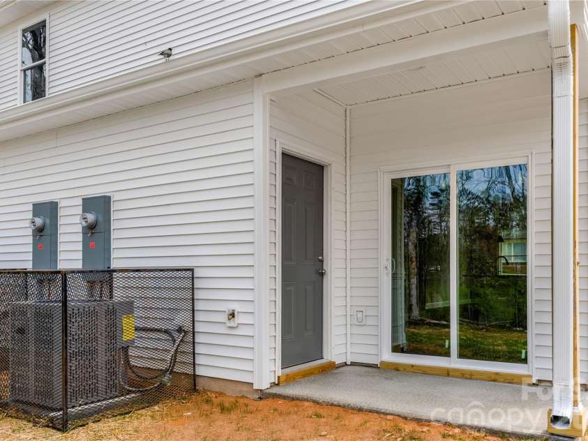 452 Dawn Circle, Charlotte, NC 28213.  MLS# CAR4430090, YatesRealty ID 54760. 