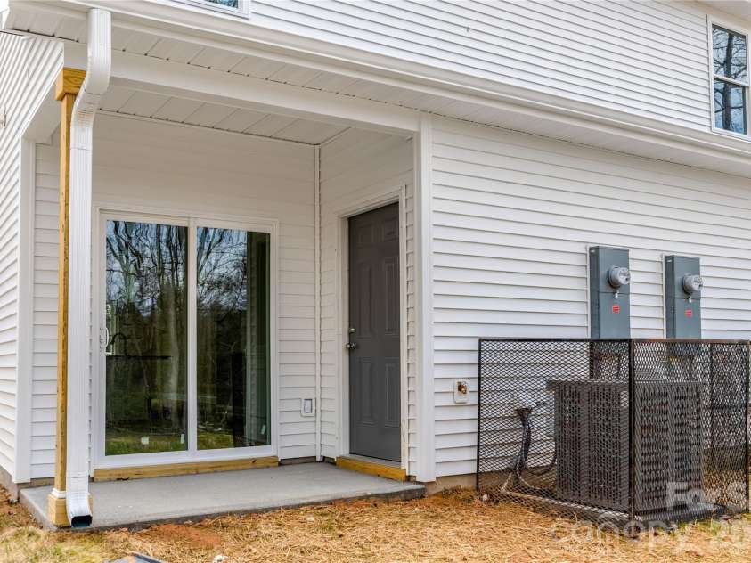 452 Dawn Circle, Charlotte, NC 28213.  MLS# CAR4430090, YatesRealty ID 54760. 