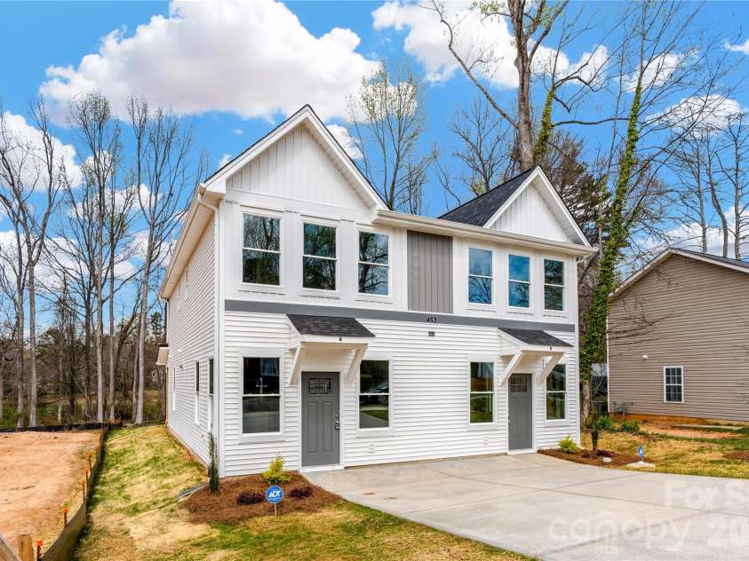 452 Dawn Circle, Charlotte, NC 28213.  MLS# CAR4430090, YatesRealty ID 54760. 
