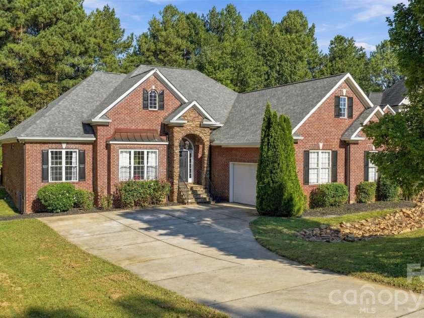 172 Honeysuckle Creek Loop, Mooresville, NC 28117.  MLS# CAR4430805, YatesRealty ID 54761. 