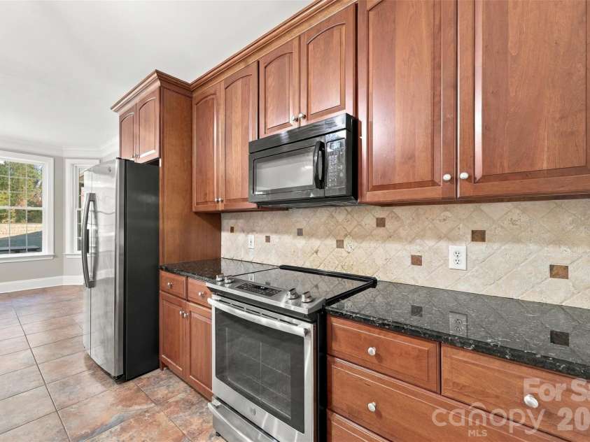 172 Honeysuckle Creek Loop, Mooresville, NC 28117.  MLS# CAR4430805, YatesRealty ID 54761. 