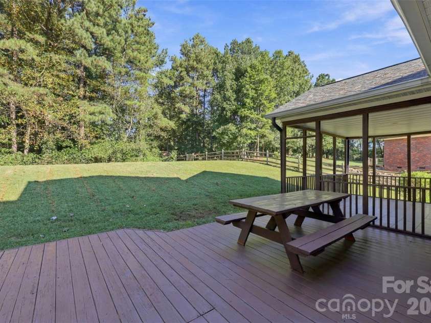 172 Honeysuckle Creek Loop, Mooresville, NC 28117.  MLS# CAR4430805, YatesRealty ID 54761. 