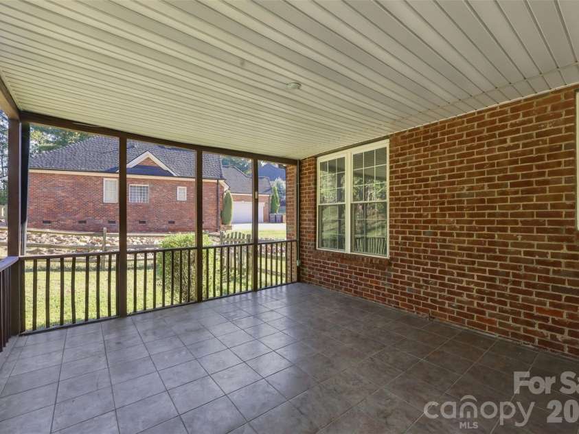 172 Honeysuckle Creek Loop, Mooresville, NC 28117.  MLS# CAR4430805, YatesRealty ID 54761. 
