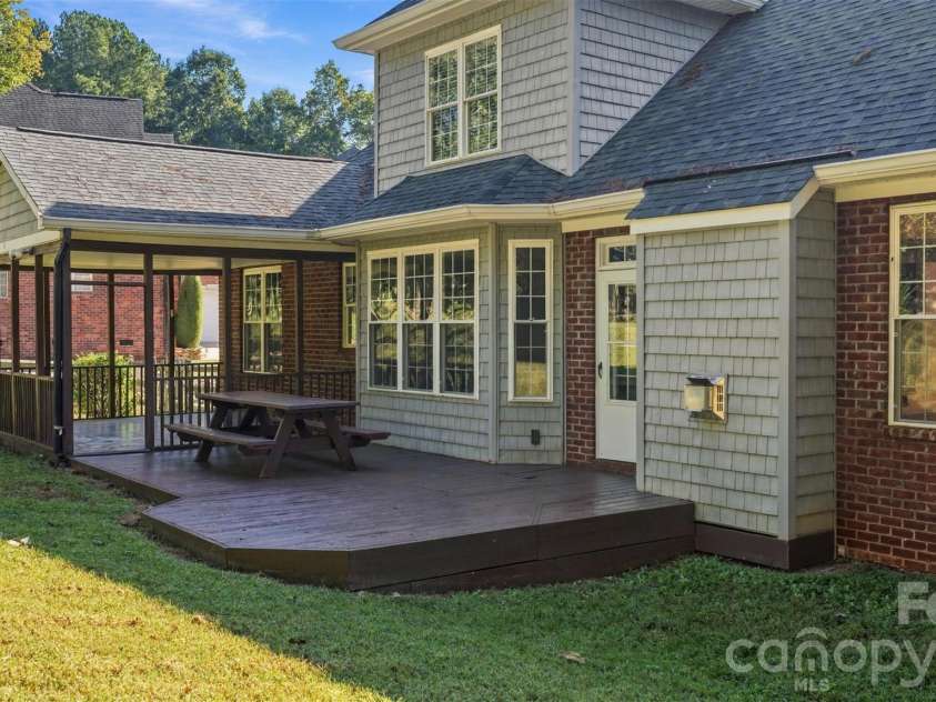 172 Honeysuckle Creek Loop, Mooresville, NC 28117.  MLS# CAR4430805, YatesRealty ID 54761. 