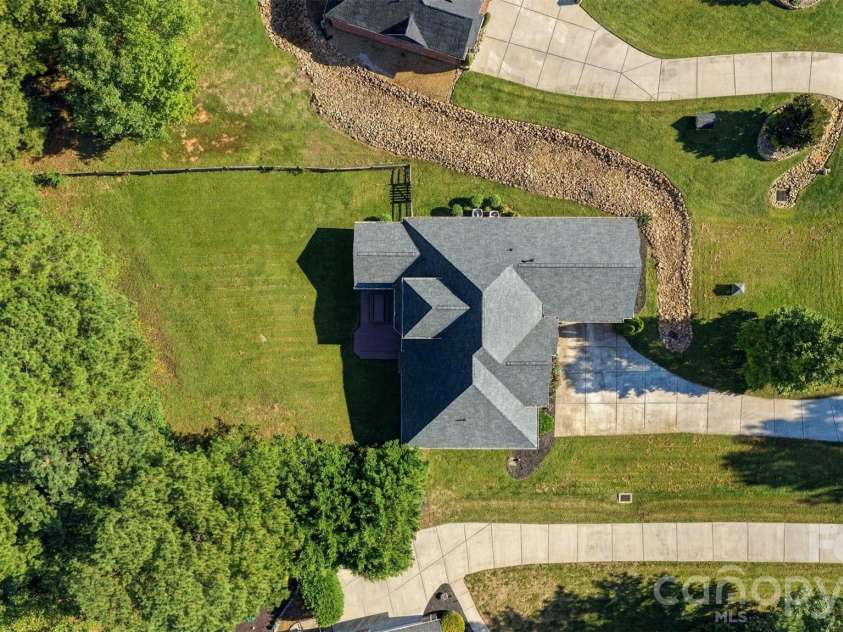 172 Honeysuckle Creek Loop, Mooresville, NC 28117.  MLS# CAR4430805, YatesRealty ID 54761. 