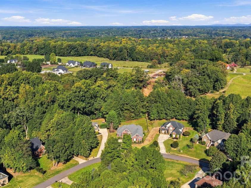 172 Honeysuckle Creek Loop, Mooresville, NC 28117.  MLS# CAR4430805, YatesRealty ID 54761. 