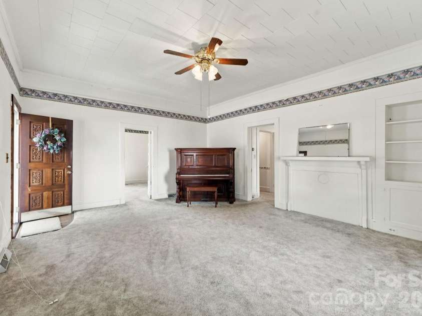609 Poplar Avenue, Kannapolis, NC 28081.  MLS# CAR4430979, YatesRealty ID 54762. 