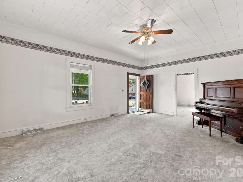 609 Poplar Avenue, Kannapolis, NC 28081.  MLS# CAR4430979, YatesRealty ID 54762. 