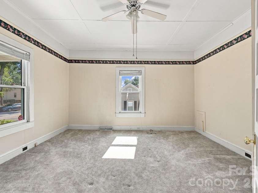609 Poplar Avenue, Kannapolis, NC 28081.  MLS# CAR4430979, YatesRealty ID 54762. 