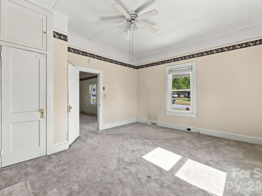609 Poplar Avenue, Kannapolis, NC 28081.  MLS# CAR4430979, YatesRealty ID 54762. 