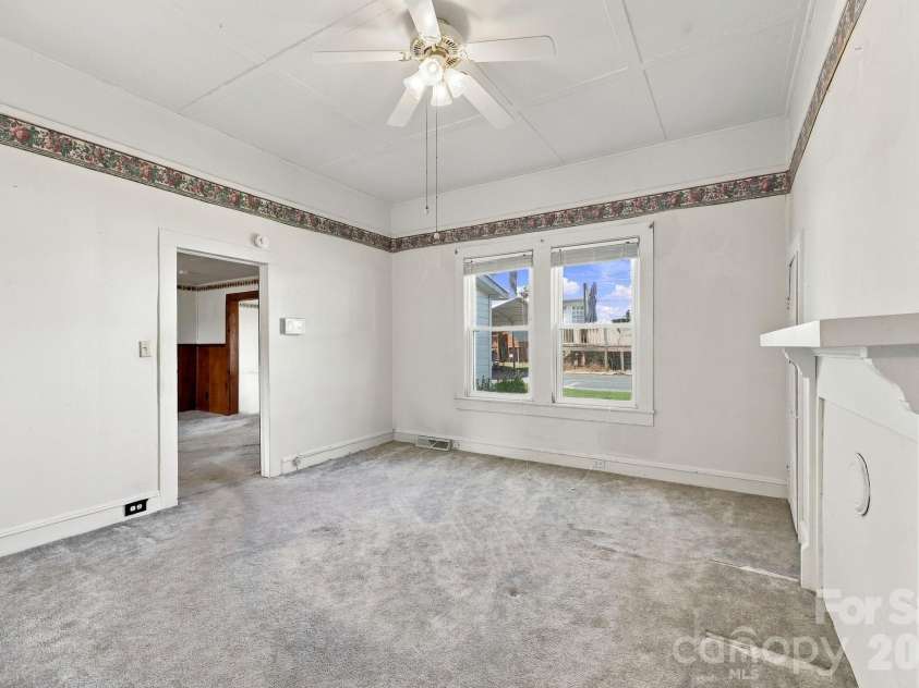 609 Poplar Avenue, Kannapolis, NC 28081.  MLS# CAR4430979, YatesRealty ID 54762. 