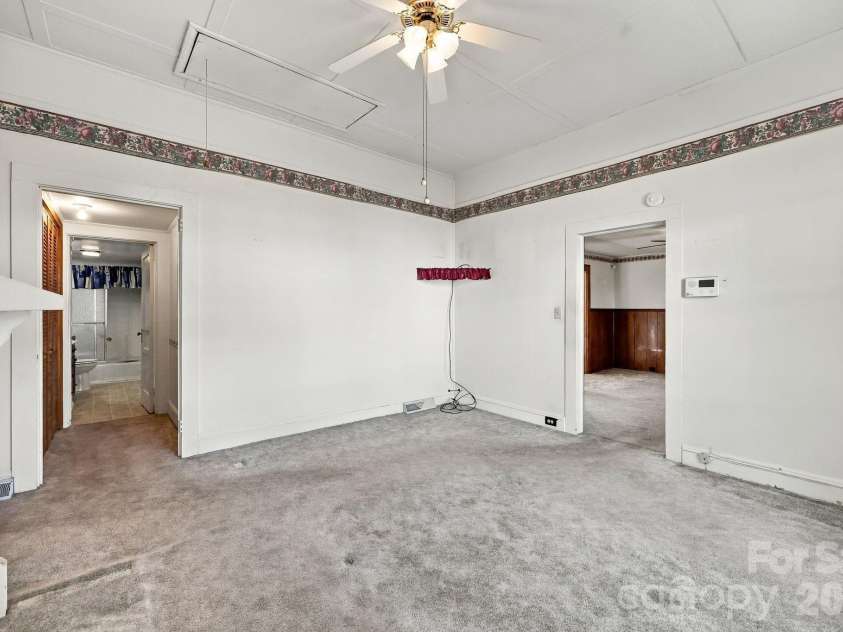 609 Poplar Avenue, Kannapolis, NC 28081.  MLS# CAR4430979, YatesRealty ID 54762. 