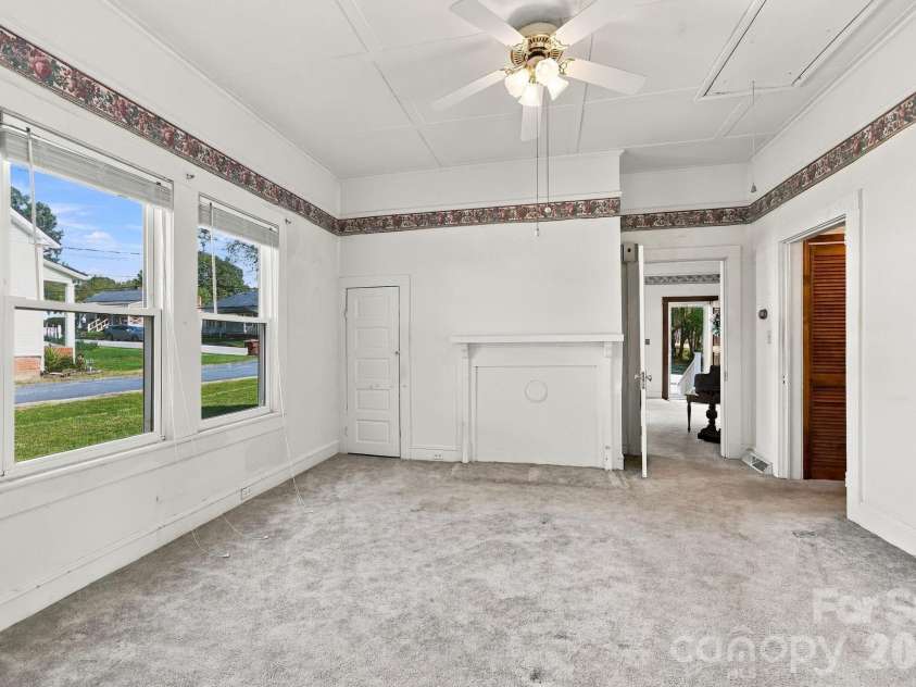 609 Poplar Avenue, Kannapolis, NC 28081.  MLS# CAR4430979, YatesRealty ID 54762. 