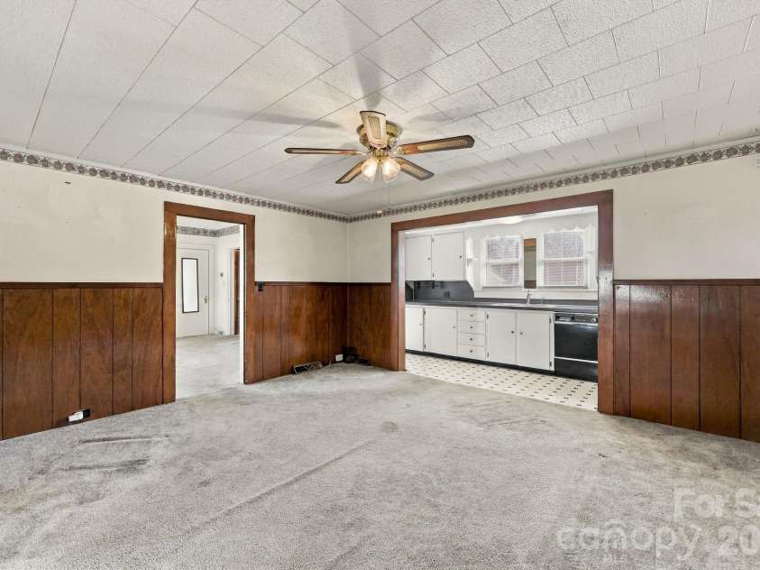 609 Poplar Avenue, Kannapolis, NC 28081.  MLS# CAR4430979, YatesRealty ID 54762. 