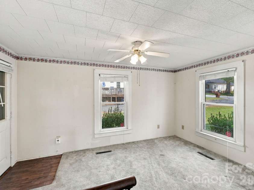 609 Poplar Avenue, Kannapolis, NC 28081.  MLS# CAR4430979, YatesRealty ID 54762. 