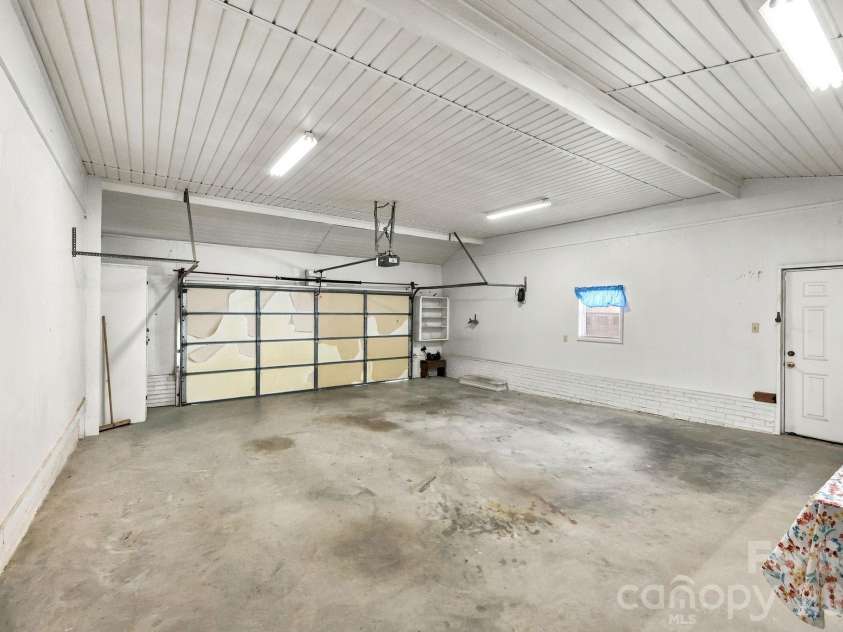 609 Poplar Avenue, Kannapolis, NC 28081.  MLS# CAR4430979, YatesRealty ID 54762. 