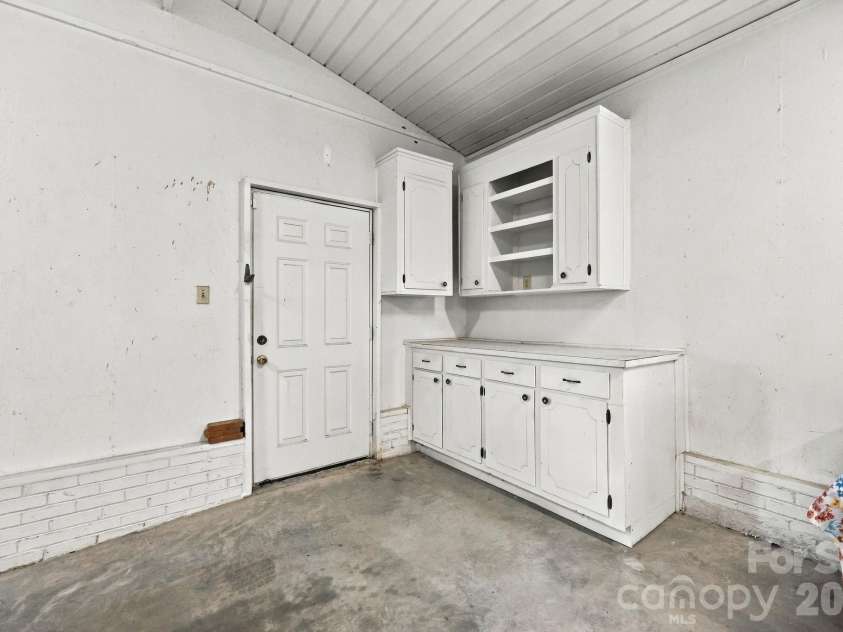 609 Poplar Avenue, Kannapolis, NC 28081.  MLS# CAR4430979, YatesRealty ID 54762. 