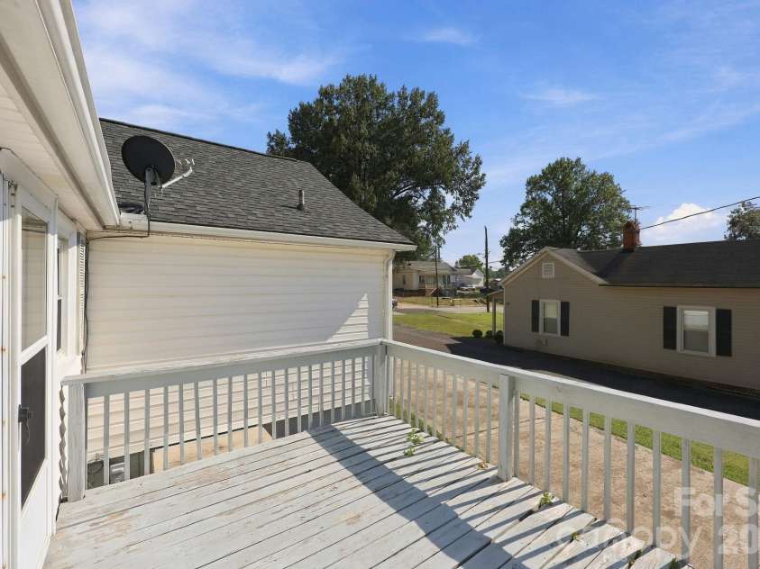 609 Poplar Avenue, Kannapolis, NC 28081.  MLS# CAR4430979, YatesRealty ID 54762. 