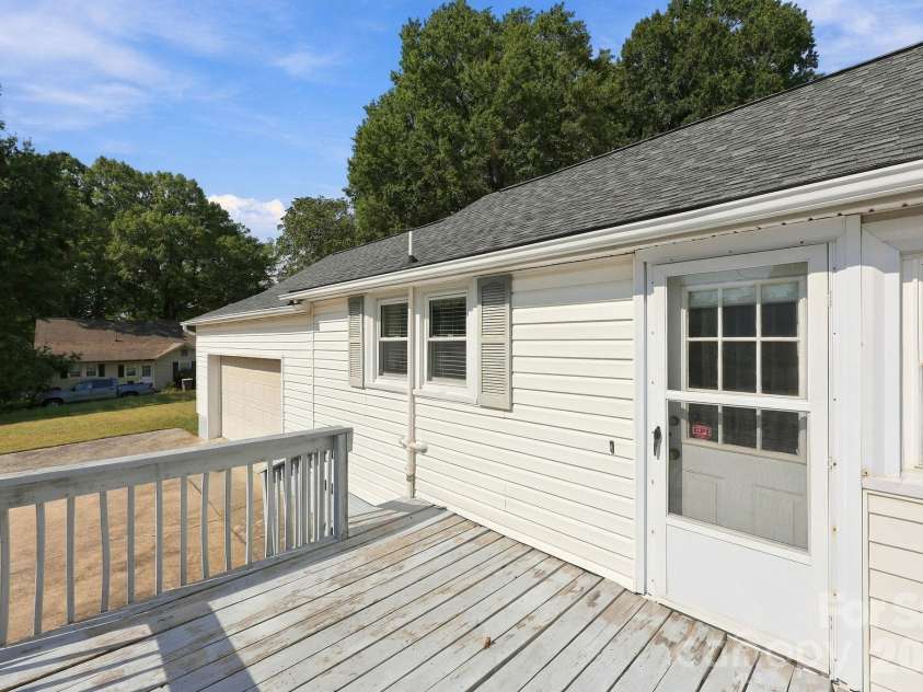 609 Poplar Avenue, Kannapolis, NC 28081.  MLS# CAR4430979, YatesRealty ID 54762. 