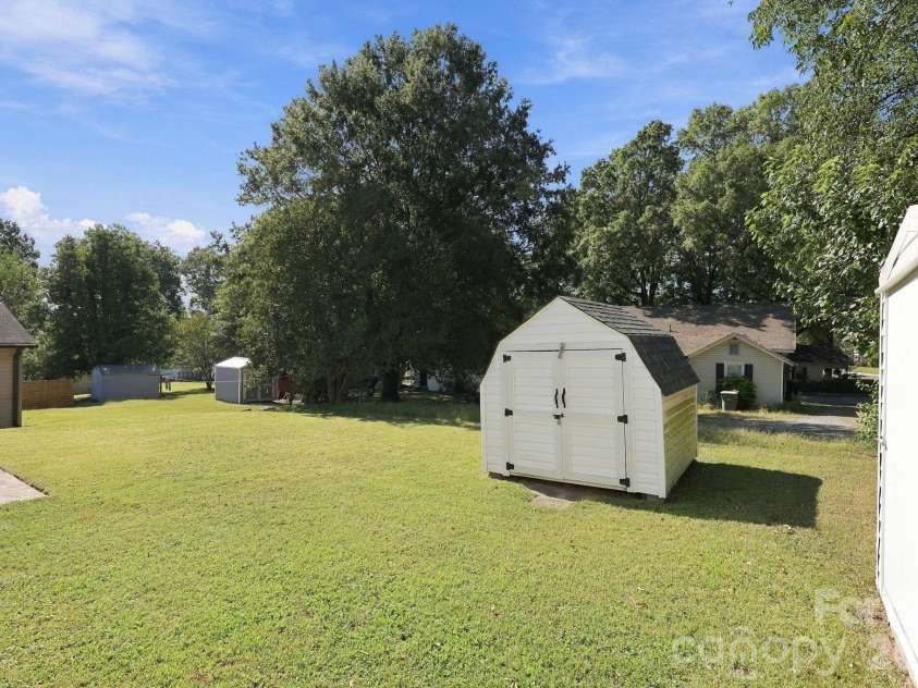 609 Poplar Avenue, Kannapolis, NC 28081.  MLS# CAR4430979, YatesRealty ID 54762. 