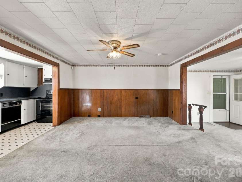 609 Poplar Avenue, Kannapolis, NC 28081.  MLS# CAR4430979, YatesRealty ID 54762. Dining area