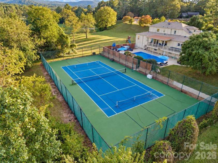 422 Crooked Creek Road, Hendersonville, NC 28739.  MLS# CAR4430055, YatesRealty ID 54764. 