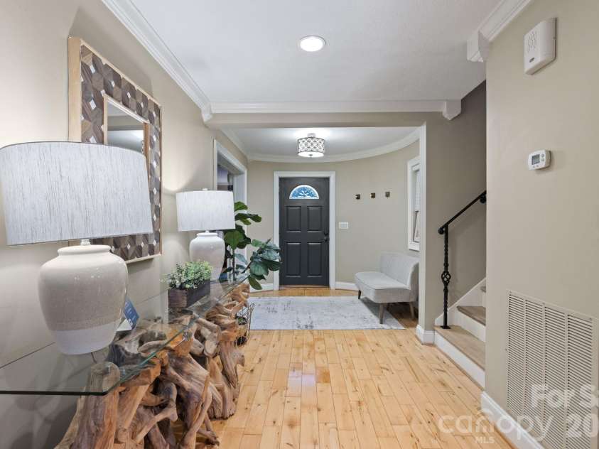 422 Crooked Creek Road, Hendersonville, NC 28739.  MLS# CAR4430055, YatesRealty ID 54764. 