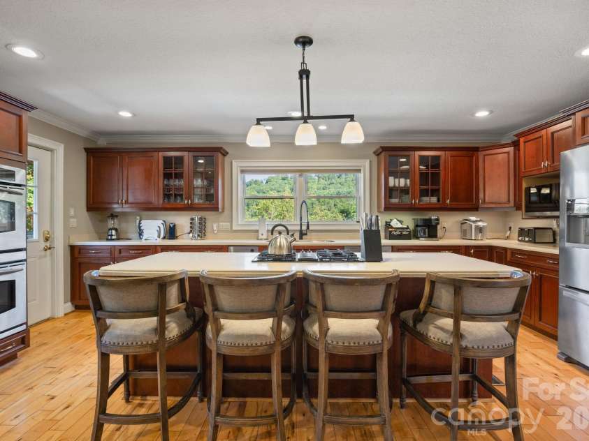 422 Crooked Creek Road, Hendersonville, NC 28739.  MLS# CAR4430055, YatesRealty ID 54764. 