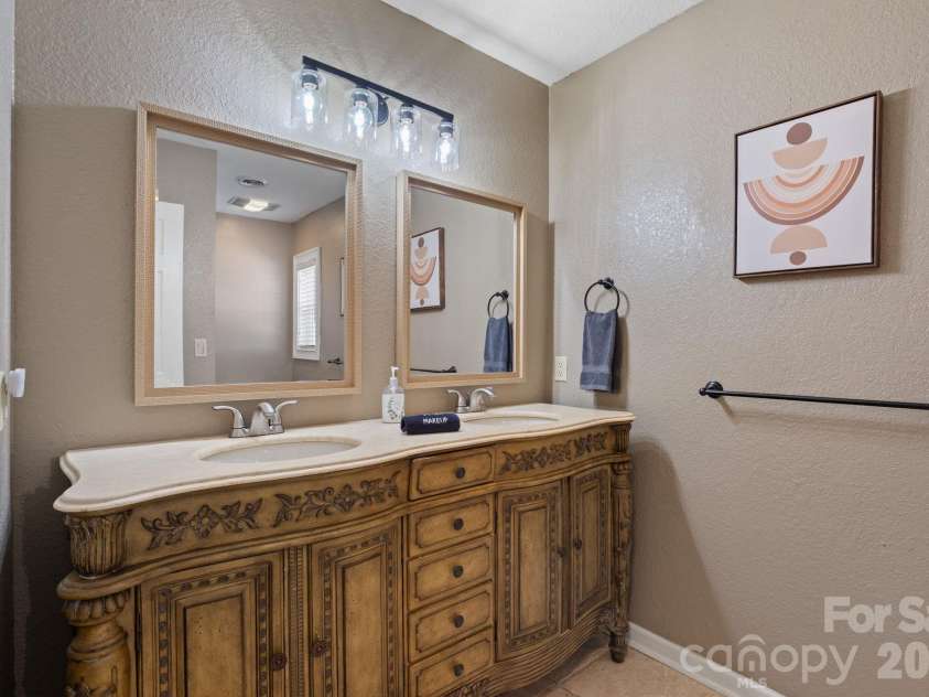 422 Crooked Creek Road, Hendersonville, NC 28739.  MLS# CAR4430055, YatesRealty ID 54764. 