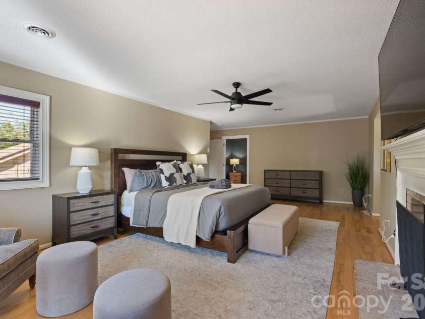 422 Crooked Creek Road, Hendersonville, NC 28739.  MLS# CAR4430055, YatesRealty ID 54764. 