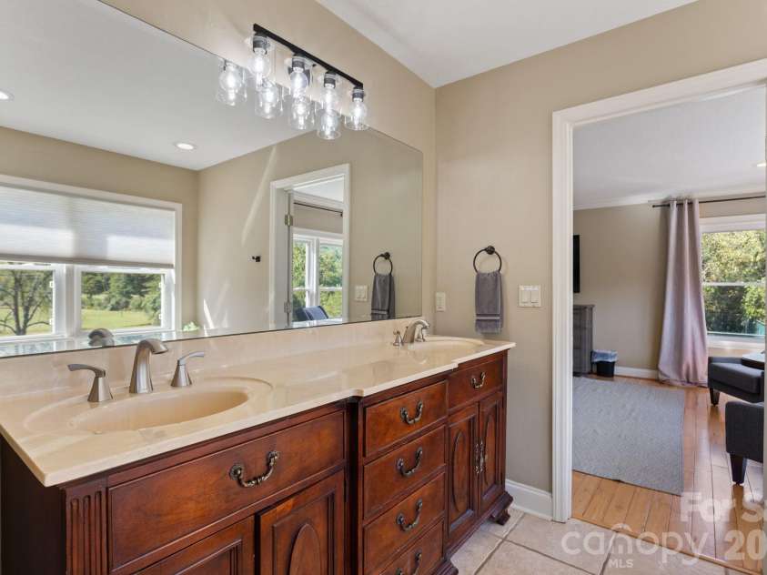 422 Crooked Creek Road, Hendersonville, NC 28739.  MLS# CAR4430055, YatesRealty ID 54764. 