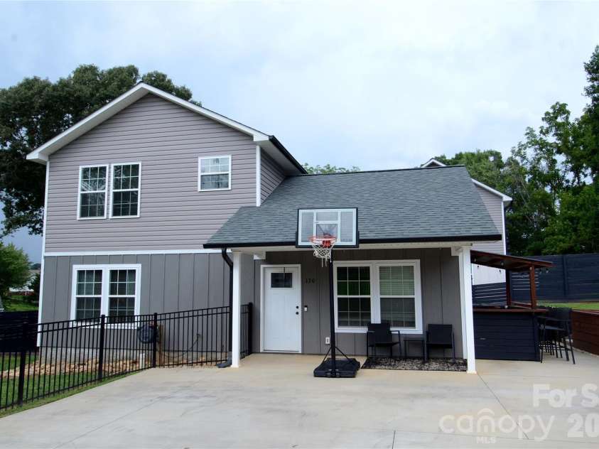 130 Bostic Street, Marion, NC 28752.  MLS# CAR4409227, YatesRealty ID 54768. 