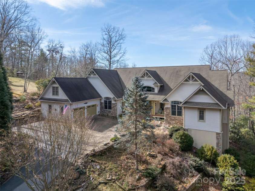 149 Thrashing Rock Drive, Hendersonville, NC 28739.  MLS# CAR4217107, YatesRealty ID 5477. 