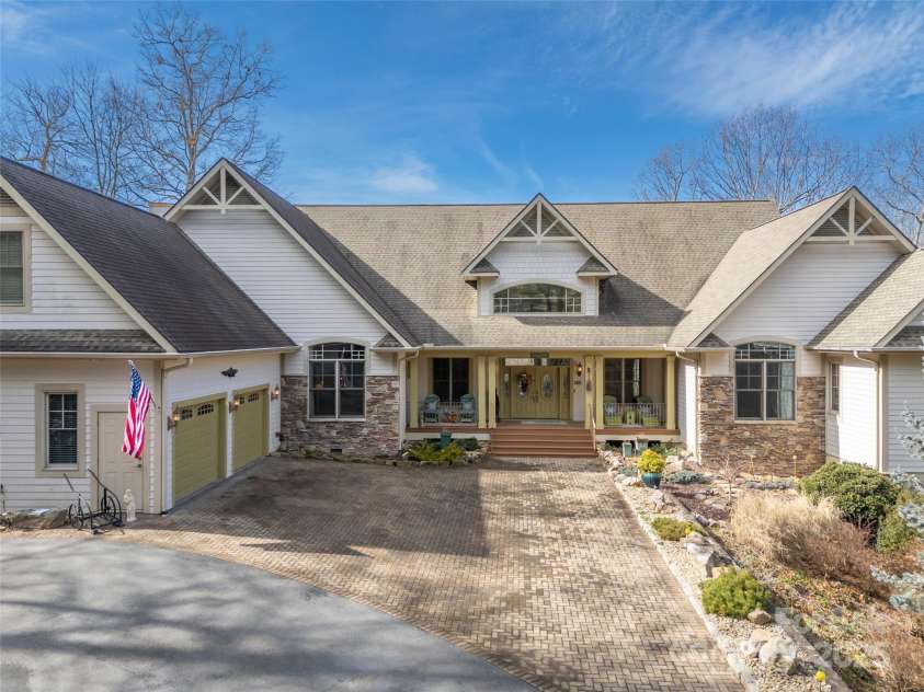 149 Thrashing Rock Drive, Hendersonville, NC 28739.  MLS# CAR4217107, YatesRealty ID 5477. 
