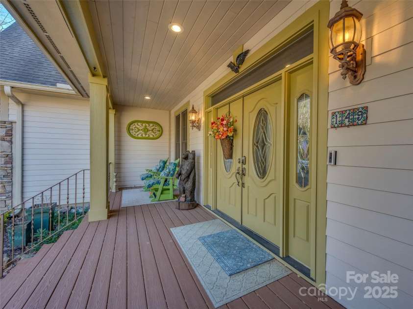 149 Thrashing Rock Drive, Hendersonville, NC 28739.  MLS# CAR4217107, YatesRealty ID 5477. 