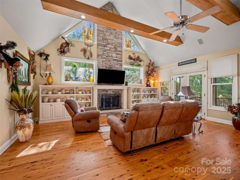 149 Thrashing Rock Drive, Hendersonville, NC 28739.  MLS# CAR4217107, YatesRealty ID 5477. 