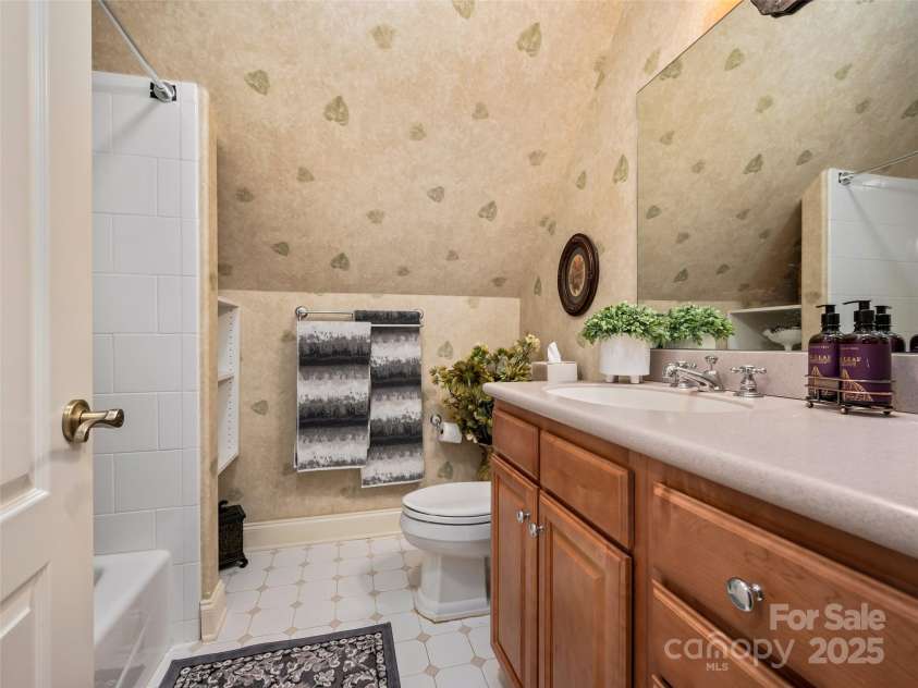 149 Thrashing Rock Drive, Hendersonville, NC 28739.  MLS# CAR4217107, YatesRealty ID 5477. 