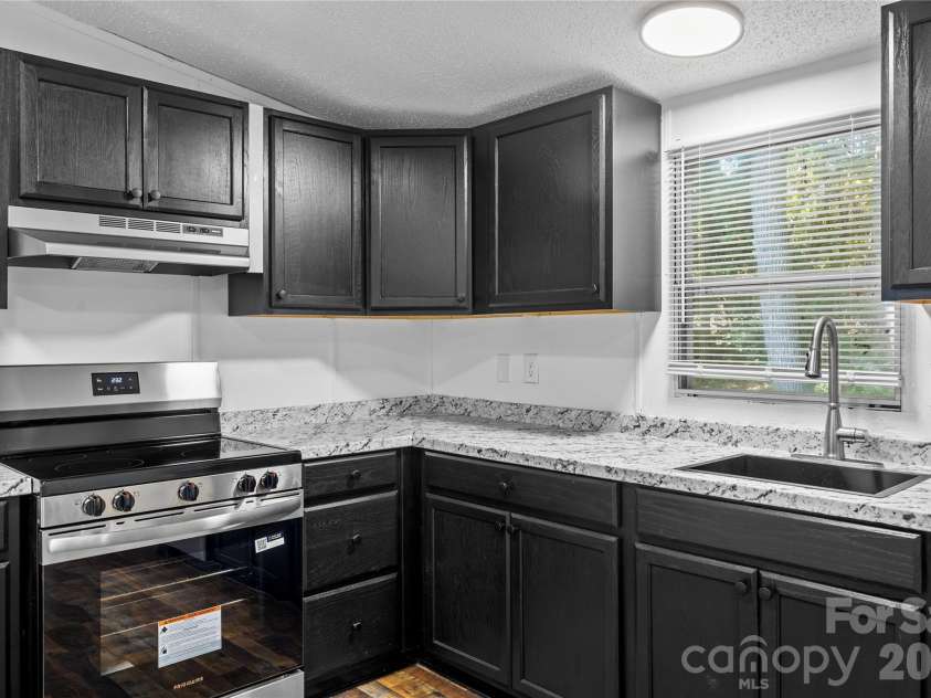 3285 Falcon Ridge Road, Maiden, NC 28650.  MLS# CAR4431306, YatesRealty ID 54770. 