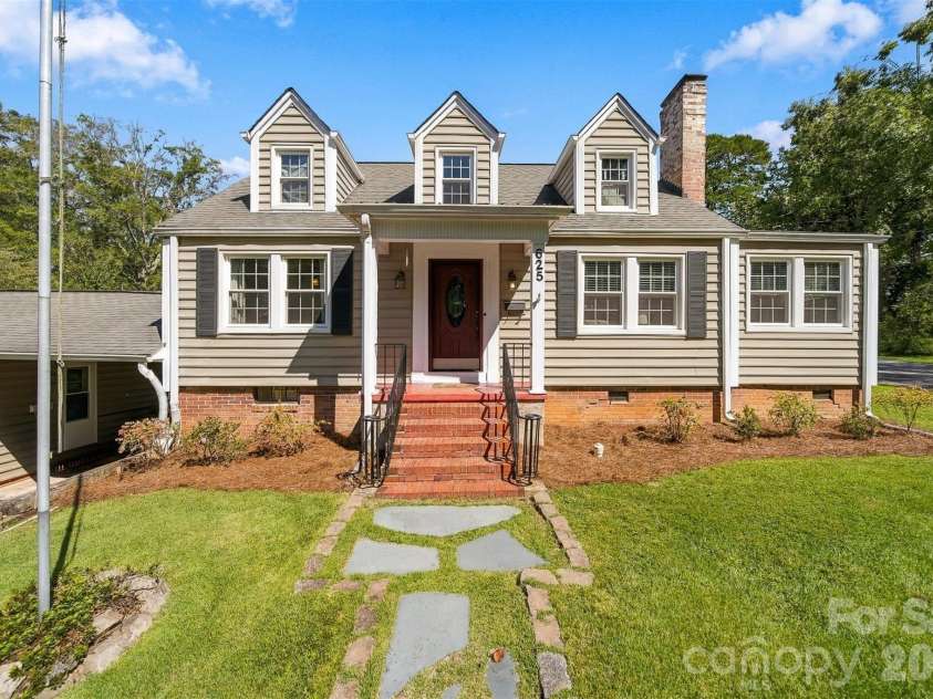 625 Park Drive, Lincolnton, NC 28092.  MLS# CAR4430882, YatesRealty ID 54771. 