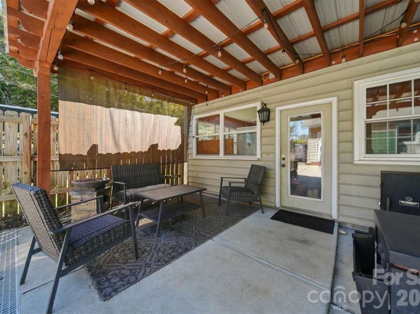 625 Park Drive, Lincolnton, NC 28092.  MLS# CAR4430882, YatesRealty ID 54771. 