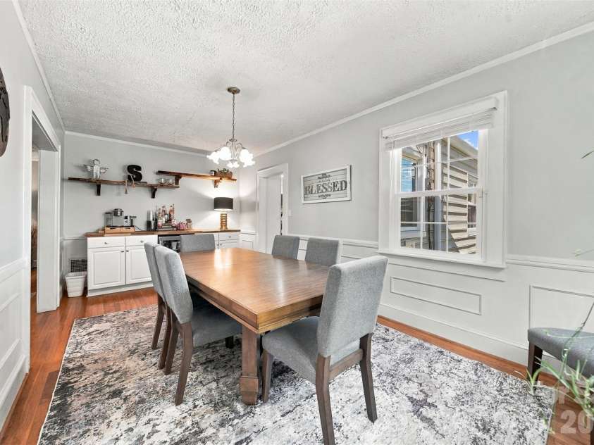 625 Park Drive, Lincolnton, NC 28092.  MLS# CAR4430882, YatesRealty ID 54771. 