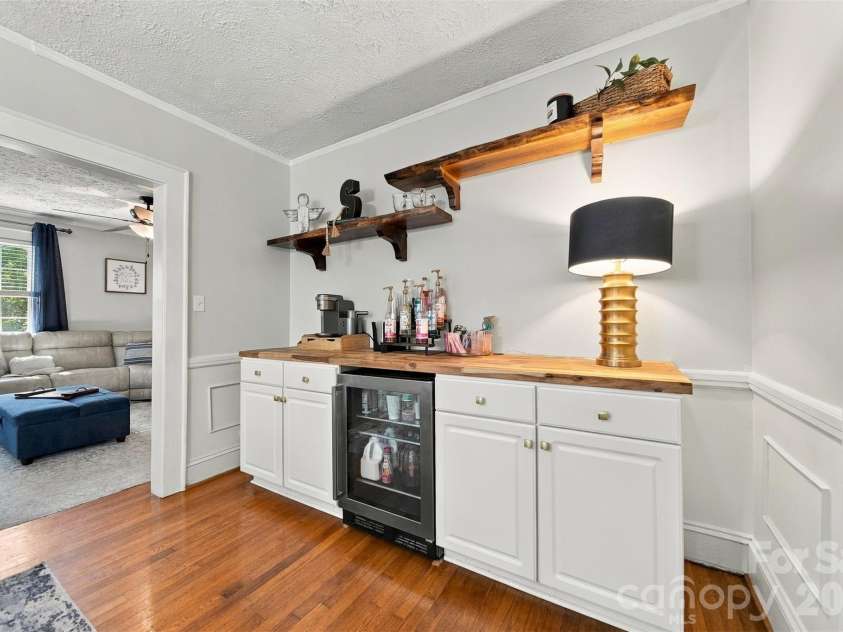 625 Park Drive, Lincolnton, NC 28092.  MLS# CAR4430882, YatesRealty ID 54771. 