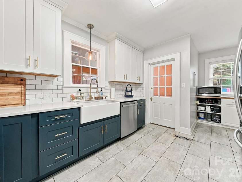625 Park Drive, Lincolnton, NC 28092.  MLS# CAR4430882, YatesRealty ID 54771. 