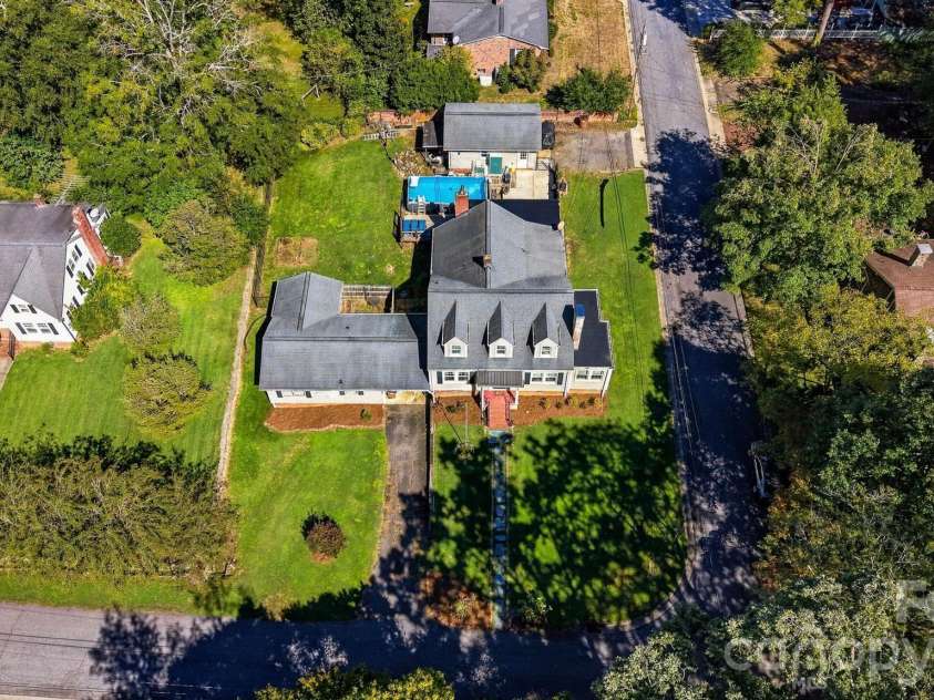 625 Park Drive, Lincolnton, NC 28092.  MLS# CAR4430882, YatesRealty ID 54771. 